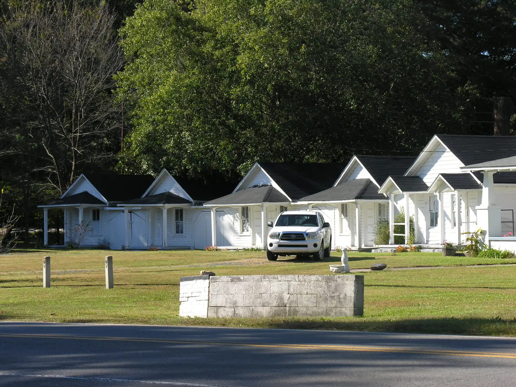 The W.T. Roundy Motor Court in the New Hill Historic District, south of Old US 1